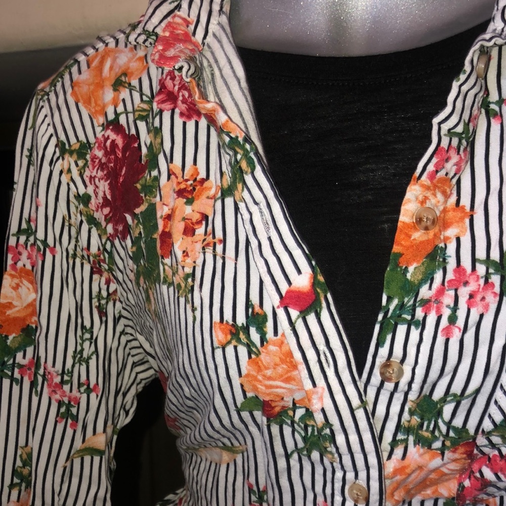 Button up blouse - Picture 2 of 3